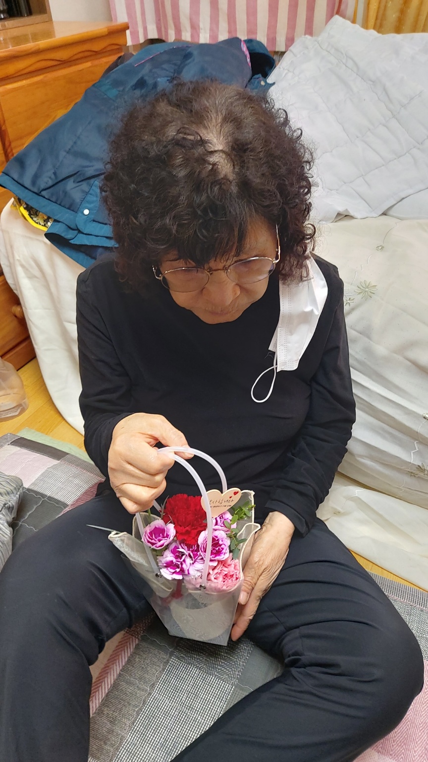 NH농협은행 제주제주본부 홀몸 어르신 카네이션 후원